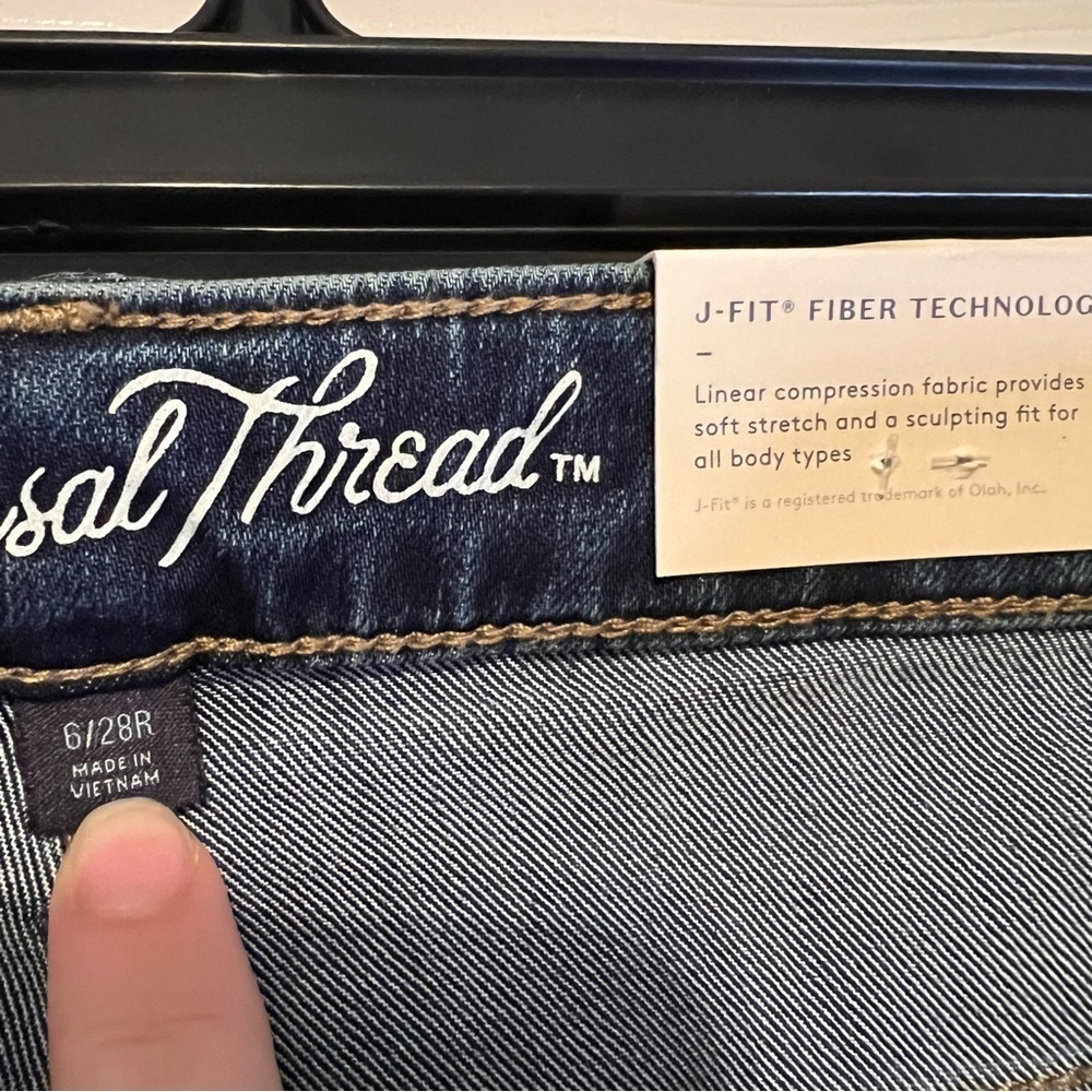 🆕 Universal Threads Mid Rise Jeggings in Dark Wash - Picture 3 of 6